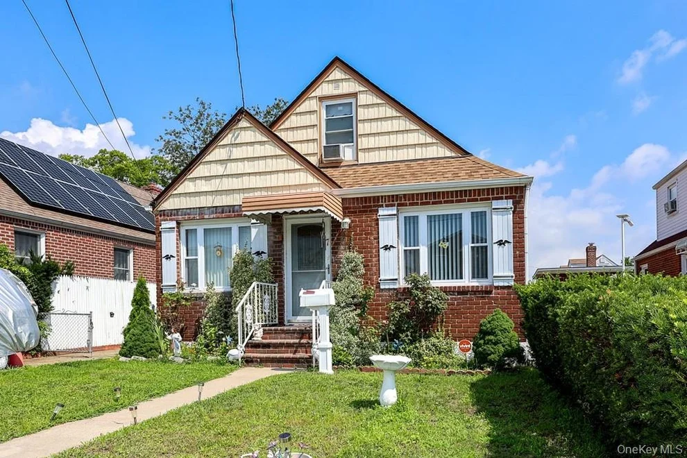 Unit for sale at 7 Catherine Court, Hempstead, NY 11003
