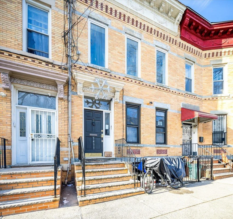 Unit for sale at 5433 Arnold Avenue, New York, NY 11378