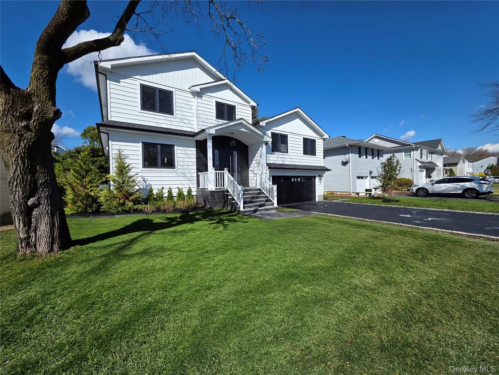 Unit for sale at 208 Wetherill Road, North Hempstead, NY 11530