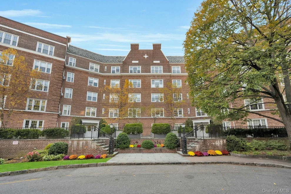 Unit for sale at 5 Midland Gardens, Eastchester, NY 10708