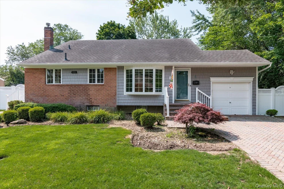 Unit for sale at 4 Jerold Street, Oyster Bay, NY 11803