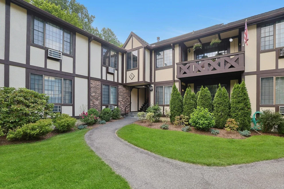 Unit for sale at 8 Foxwood, Mount Pleasant, NY 10570