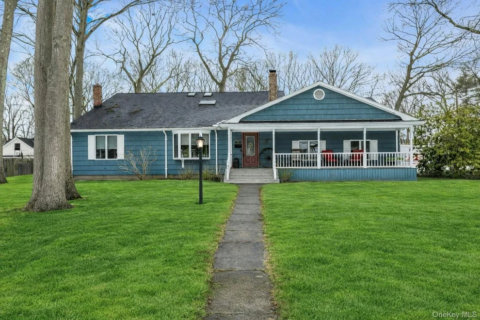 Unit for sale at 558 Gillette Avenue, Islip, NY 11705