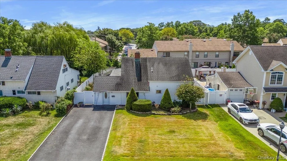 Unit for sale at 236 Duckpond Drive S, Hempstead, NY 11793