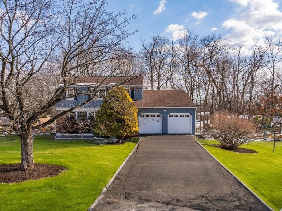 Unit for sale at 4 Penn Court, Clarkstown, NY 10956