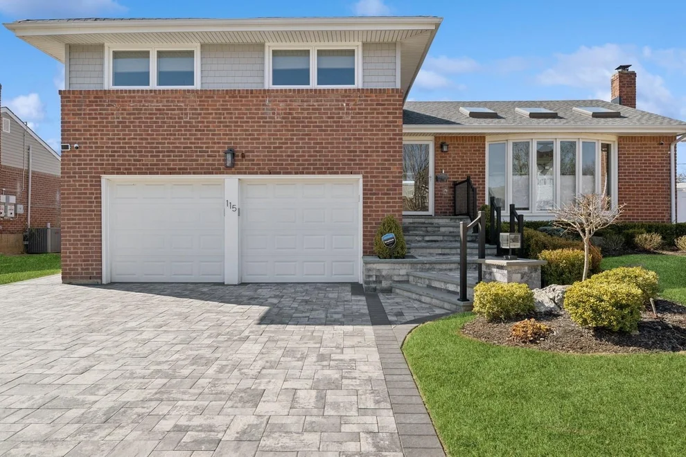 Unit for sale at 115 Northern Parkway W, Oyster Bay, NY 11803