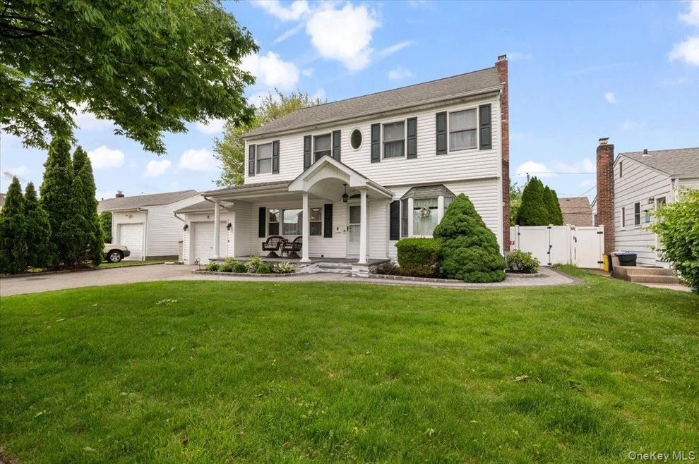 Unit for sale at 4 Westbury Avenue, Oyster Bay, NY 11803