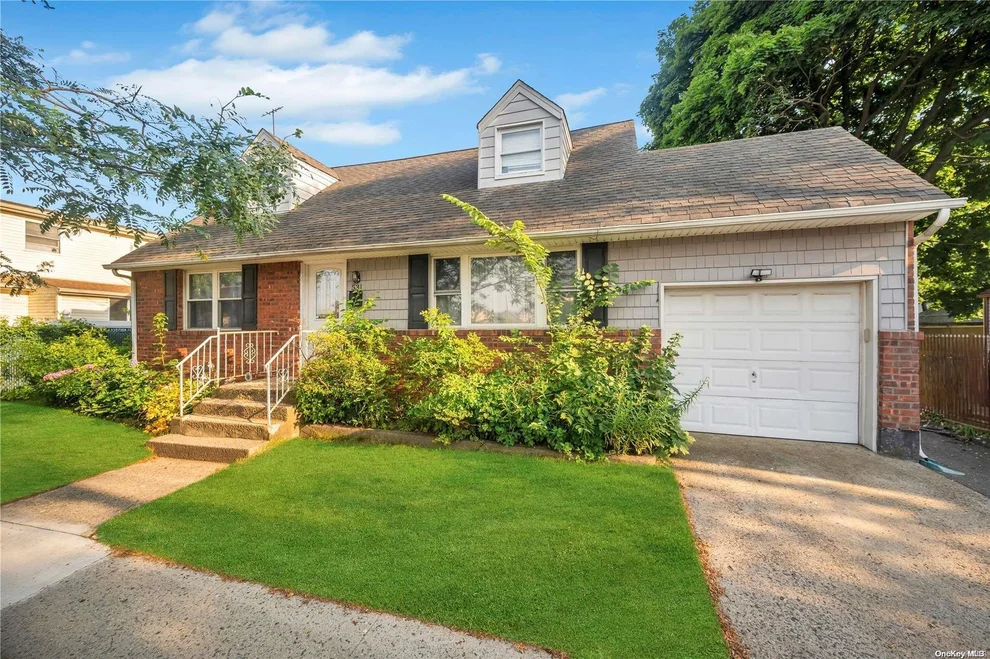 Unit for sale at 531 Central Avenue, Oyster Bay, NY 11714
