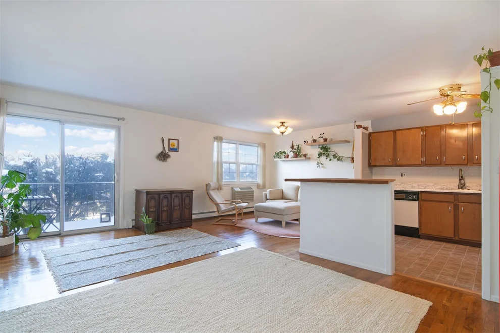 Unit for sale at 5 Dove Court, Cortlandt, NY 10520