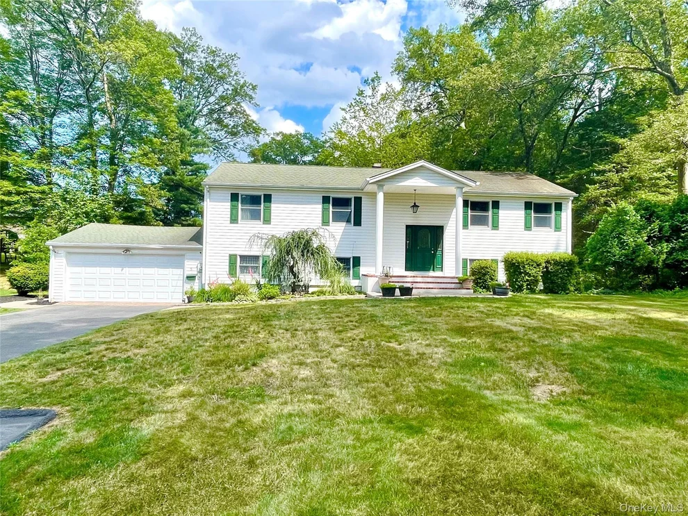 Unit for sale at 5 Renwood Court, Clarkstown, NY 10956