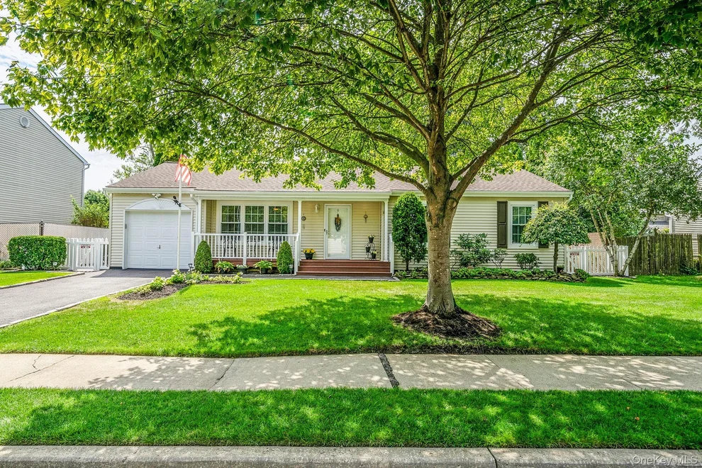 Unit for sale at 9 Pine Street, Islip, NY 11722