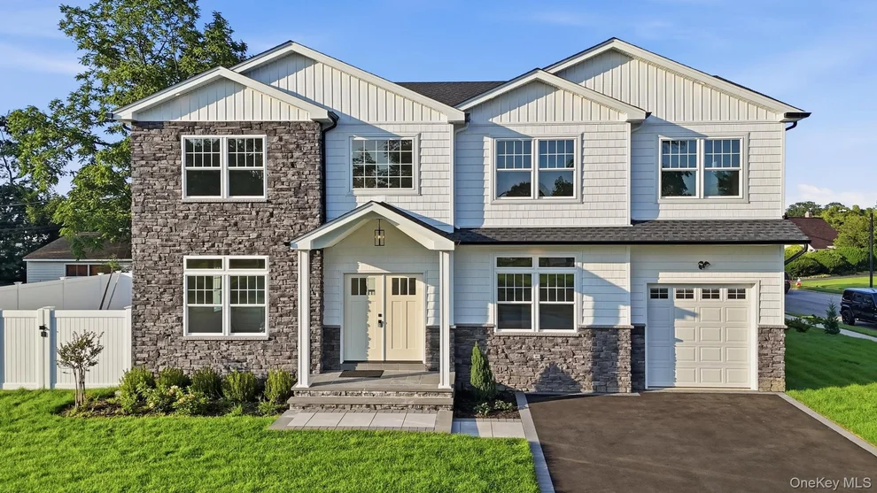 Unit for sale at 43 Barter Lane, Oyster Bay, NY 11801