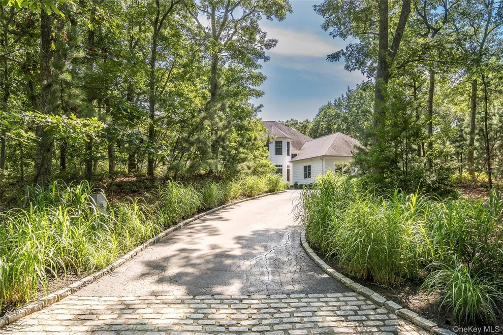 Unit for sale at 78 Channing Cross, Southampton, NY 11946