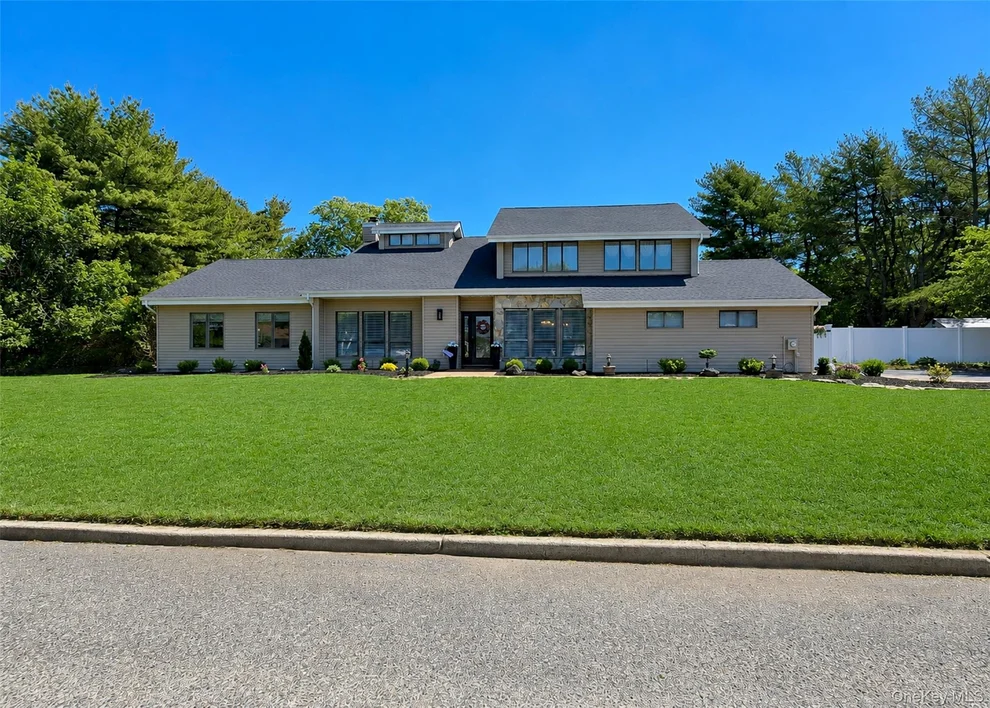 Unit for sale at 25 Vineyard Way, Brookhaven, NY 11766