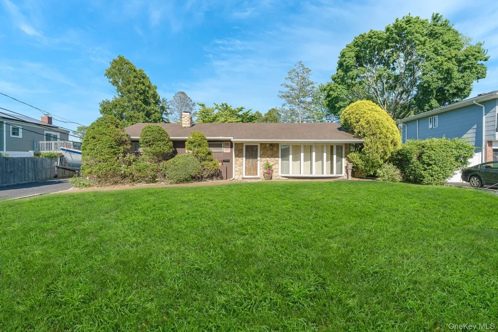 Unit for sale at 10 Rye Place, Smithtown, NY 11725