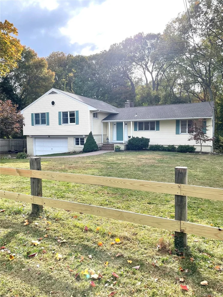 Unit for sale at 300 Washington Drive, Huntington, NY 11721
