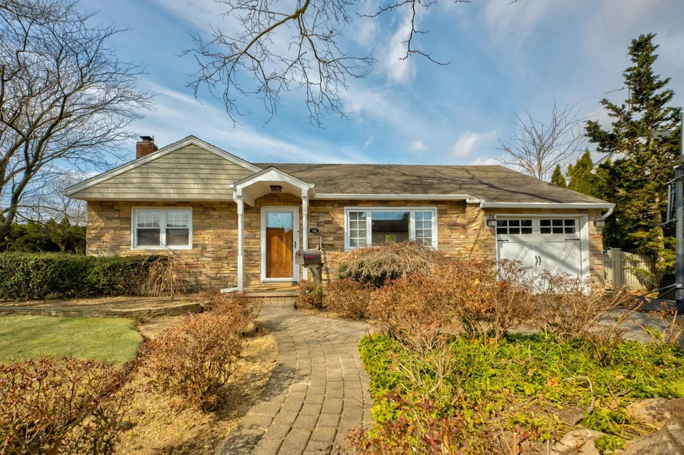 Unit for sale at 30 Linwood Avenue, Oyster Bay, NY 11735