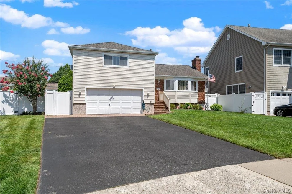 Unit for sale at 26 Margaret Road, Oyster Bay, NY 11758