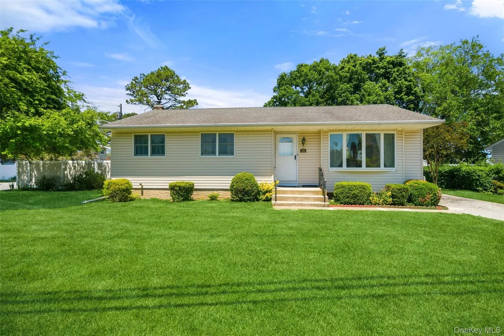 Unit for sale at 15 Lincoln Avenue, Babylon, NY 11735