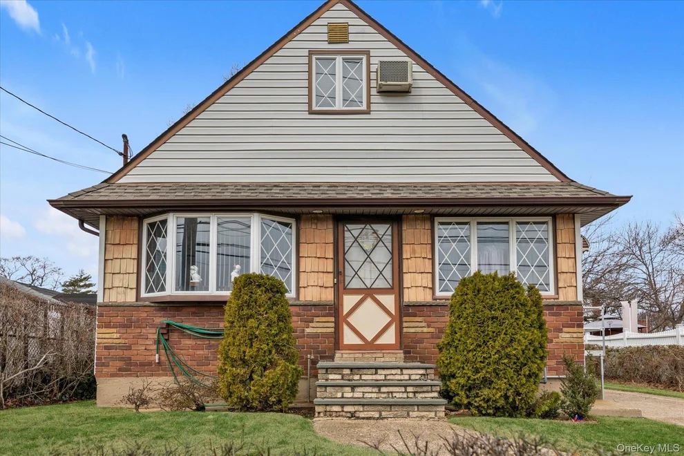 Unit for sale at 20 Hunter Avenue, Hempstead, NY 11580