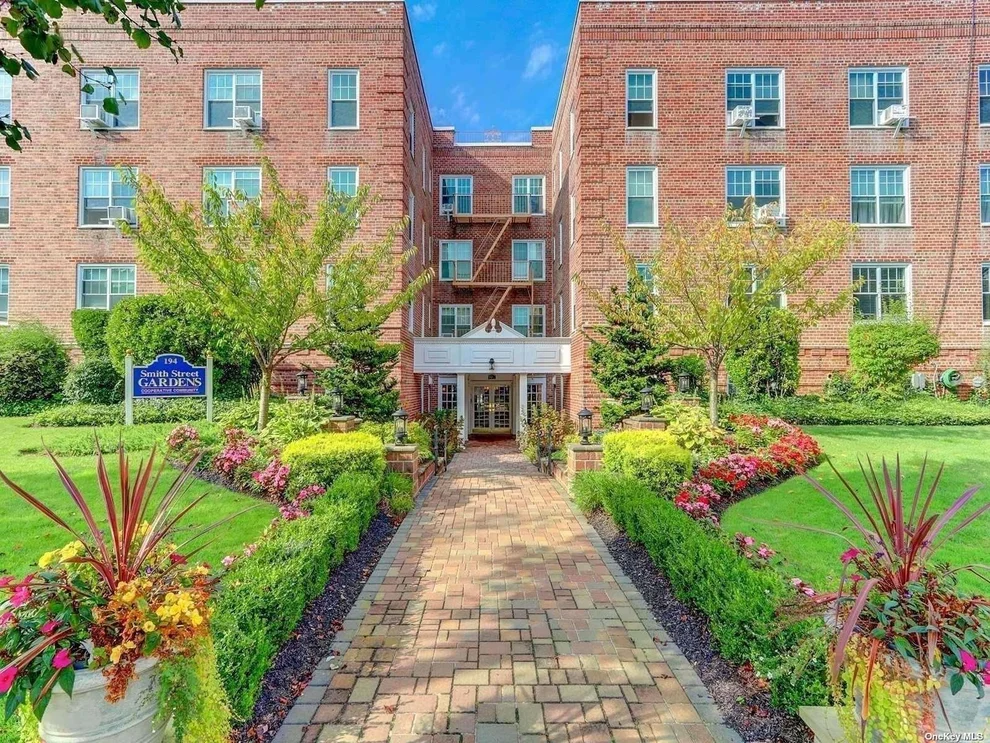 Unit for sale at 194 Smith Street, Hempstead, NY 11520