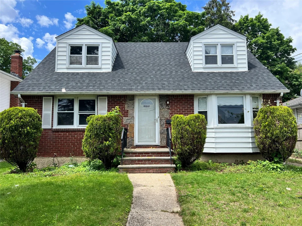Unit for sale at 29 West Avenue, Oyster Bay, NY 11801
