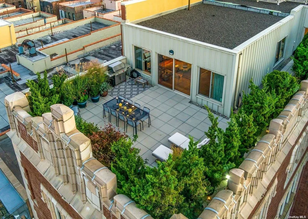 Unit for sale at 220 W West 148th St, New York, NY 10039