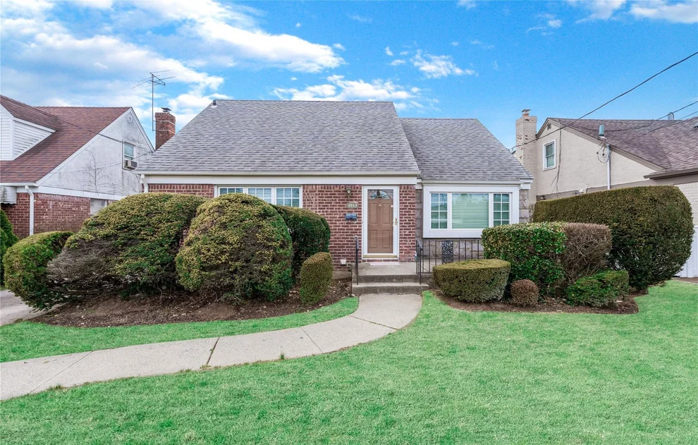 Unit for sale at 2013 New Hyde Park Road, North Hempstead, NY 11040