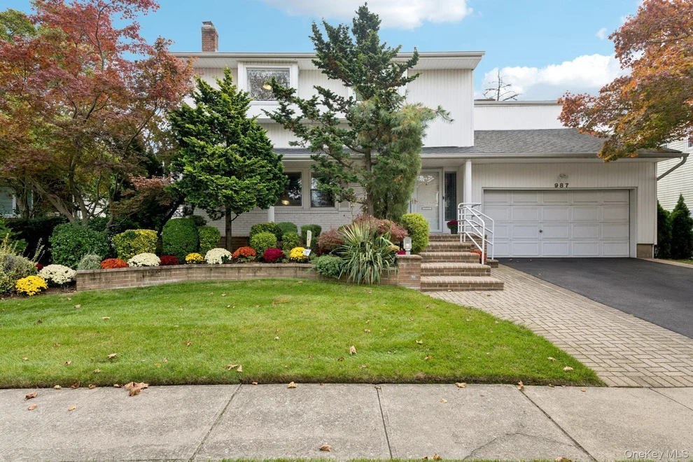 Unit for sale at 987 S End, Hempstead, NY 11598