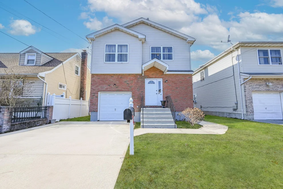 Unit for sale at 1050 Mahopac Road, Hempstead, NY 11552