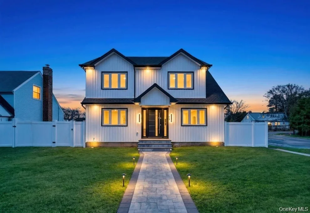 Unit for sale at 28 S Elm Street, Oyster Bay, NY 11801