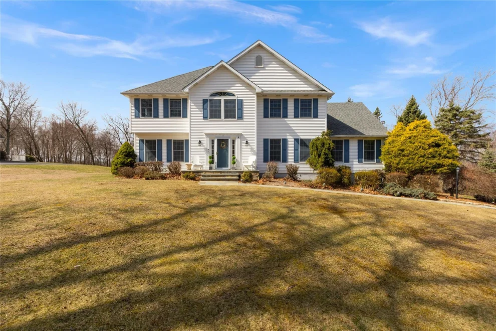 Unit for sale at 15 Shoshone Drive, Lewisboro, NY 10536