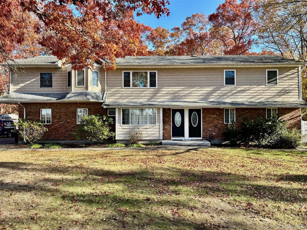 Unit for sale at 141-143 Oakdale Bohemia Road, Islip, NY 11769