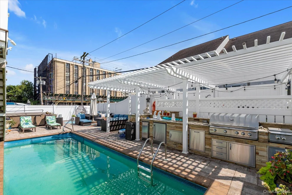 Unit for sale at 500 W Penn Street, Long Beach, NY 11561