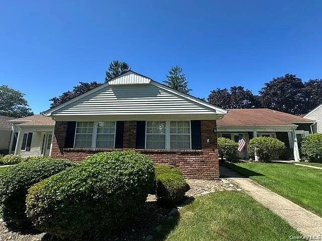 Unit for sale at 6 Cobblestone Way, Brookhaven, NY 11766