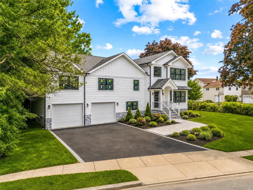 Unit for sale at 2 Circle Drive, Oyster Bay, NY 11791