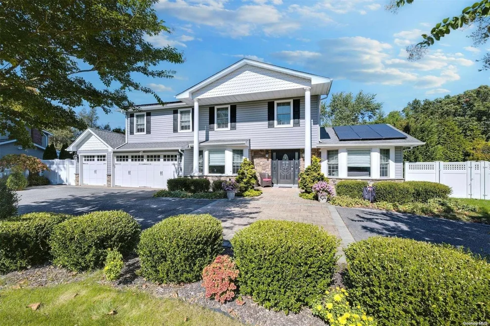 Unit for sale at 81 Cornflower Lane, Huntington, NY 11731