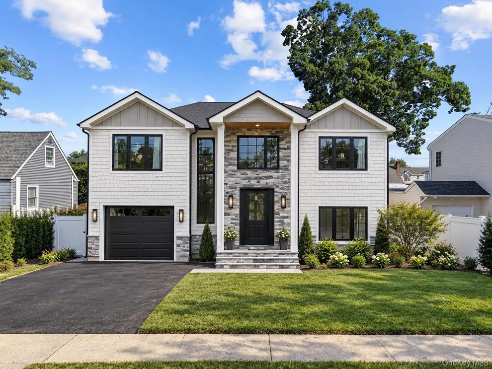 Unit for sale at 157 Rhode Island Avenue, Oyster Bay, NY 11758