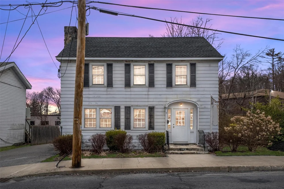 Unit for sale at 5 Pine Woods Road, Hyde Park, NY 12538