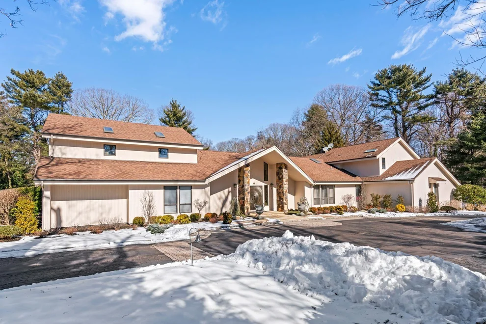 Unit for sale at 4 Paddock Court, Oyster Bay, NY 11545