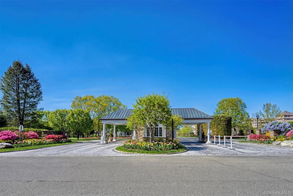 Unit for sale at 333 E Overlook, North Hempstead, NY 11050