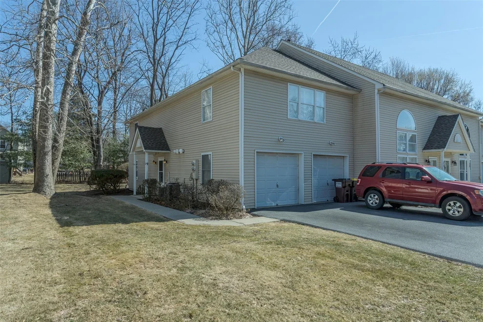 Unit for sale at 9 Village Cove, Warwick (Town), NY 10990