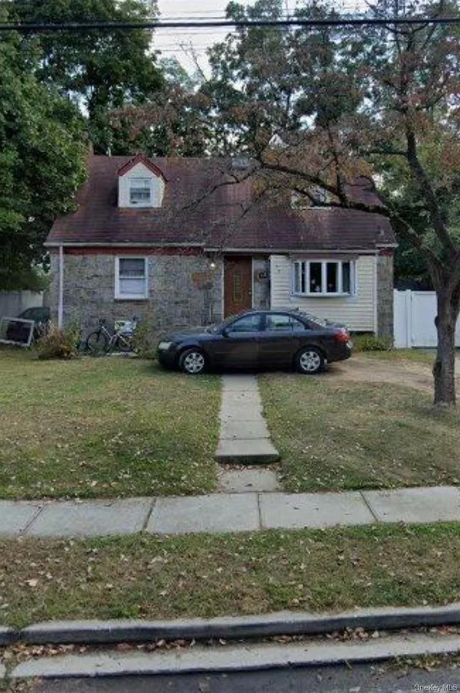Unit for sale at 123 Smith Street, Hempstead, NY 11575