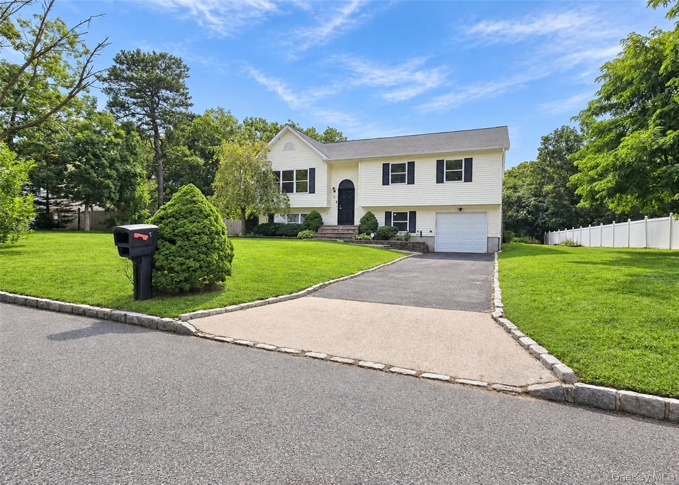 Unit for sale at 6 Gordal Lane, Brookhaven, NY 11727
