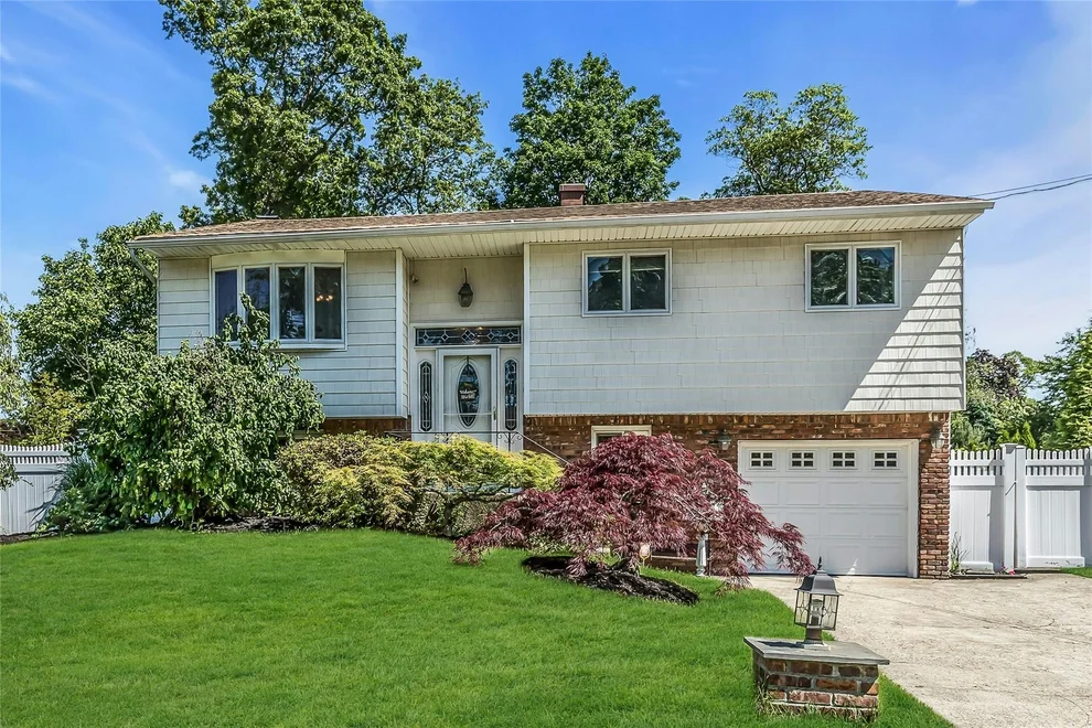 Unit for sale at 100 Doncaster Avenue, Islip, NY 11795