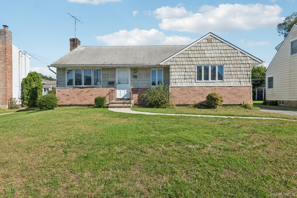 Unit for sale at 17 Whitman Avenue, Oyster Bay, NY 11791