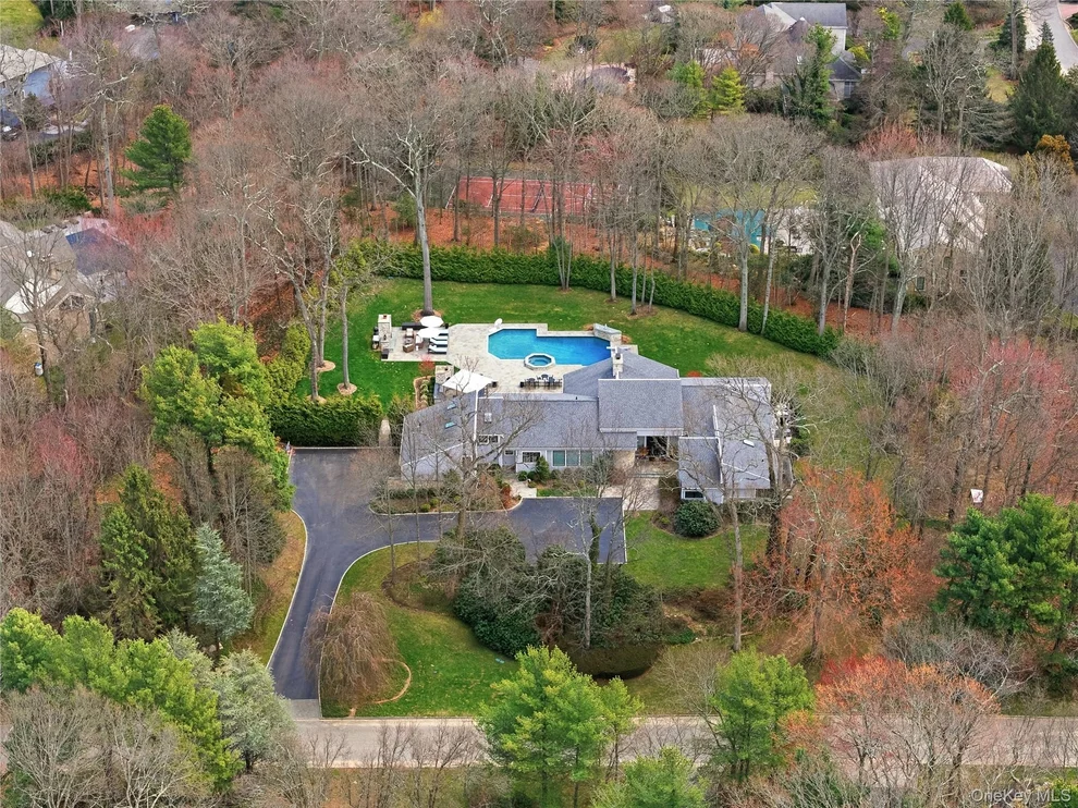 Unit for sale at 50 Tall Oak Crescent, Oyster Bay, NY 11791