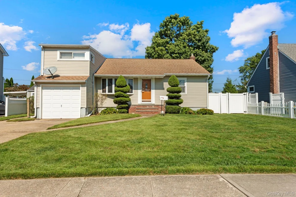Unit for sale at 3945 Old Post Road, Oyster Bay, NY 11783