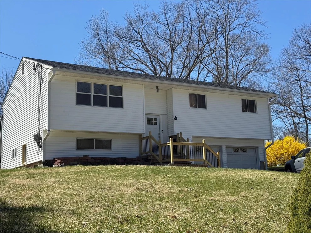 Unit for sale at 7 Steven Court, Poughkeepsie (Town), NY 12603