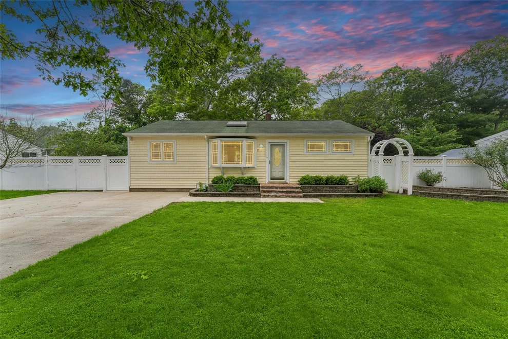 Unit for sale at 8 Park Lane, Southampton, NY 11946